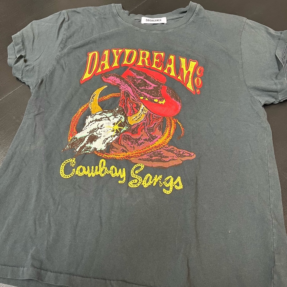 Daydreamer Tshirt. Size L